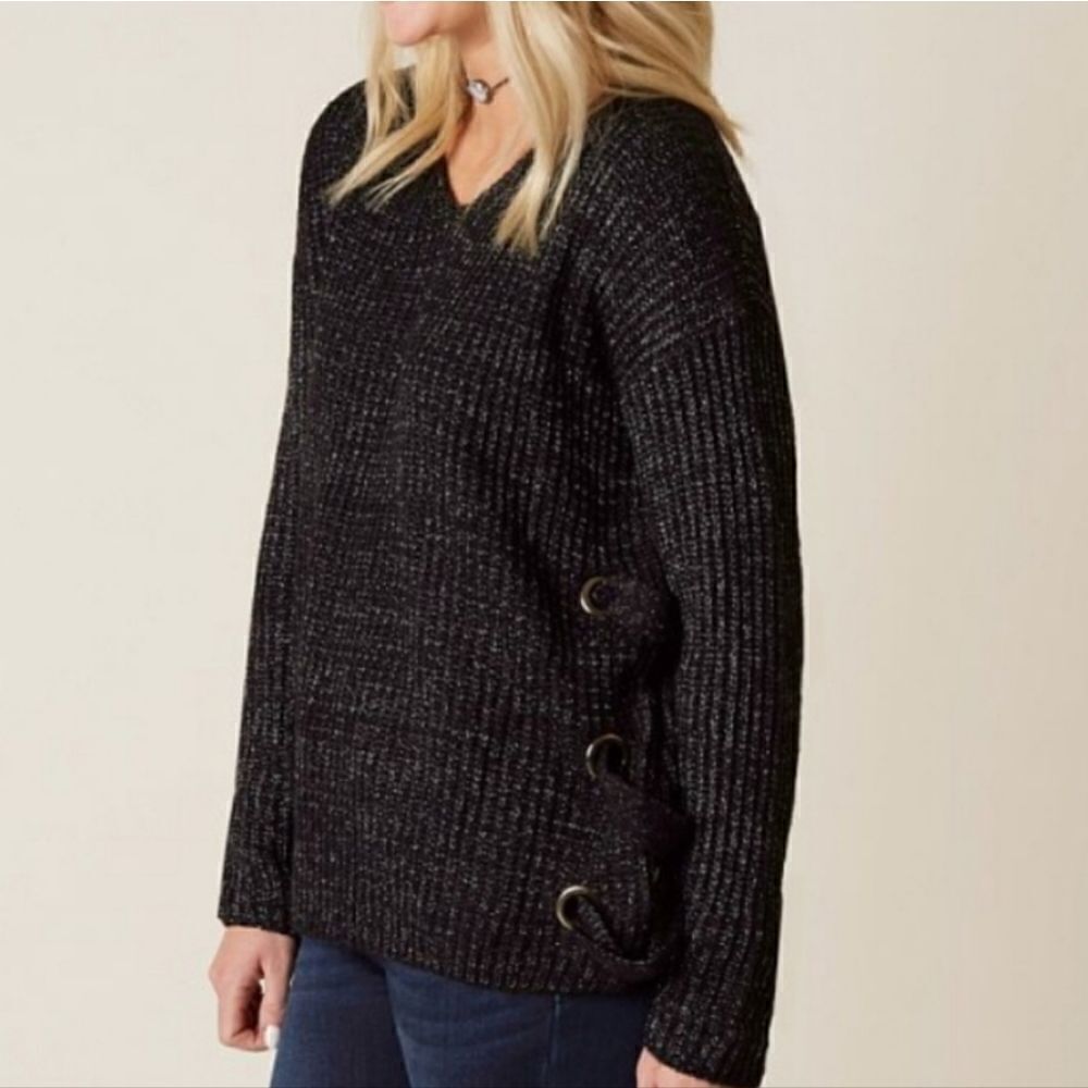 Doe & Rae Women's Black Marled V-neck Long Sleeve Sweater